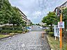 外観：前面道路含む現地写真『快適』は「家」と「街」と「環境」が調和した時に訪れるだと改めて感じさせてくれます。