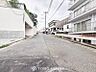 外観：前面道路含む現地写真『快適』は「家」と「街」と「環境」が調和した時に訪れるだと改めて感じさせてくれます。