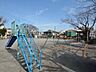 周辺：閑静な住宅街にある静かな公園。遊具や、広いスペースもあるのでおもいっきり走れます。