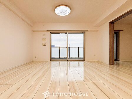 落ち着いた雰囲気に包まれた伸びやかな空間で、ゆったりと家族団らんの時間を過ごせます。