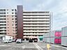 外観：前面道路含む現地写真『快適』は「家」と「街」と「環境」が調和した時に訪れるだと改めて感じさせてくれます。