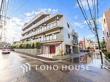 前面道路含む現地写真『快適』は「家」と「街」と「環境」が調和した時に訪れるだと改めて感じさせてくれます。