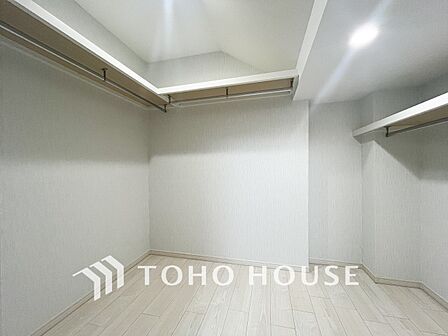 衣類だけでなく大きな荷物も収納でき、お部屋がすっきりします。