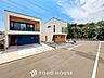 外観：前面道路含む現地写真『快適』は「家」と「街」と「環境」が調和した時に訪れるだと改めて感じさせてくれます。