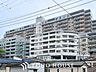 外観：爽やかな青空の下に贅沢なほどに降り注ぐ陽光、豊かな居住性と、クオリティが見事に調和した住空間。