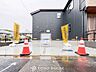 駐車場：カースペースもゆとりある空間を保っています。