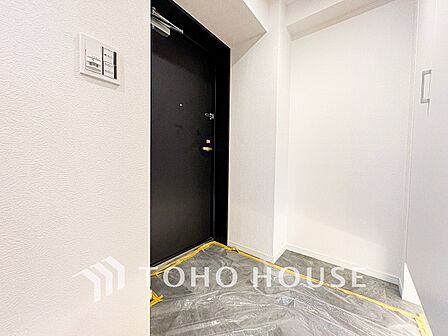 居住者の帰り、訪れる方を優しく迎えてくれる開放感のある玄関。