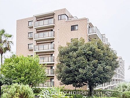 時代の流れに惑わされないシックなカラートーンで街並みに溶け込む外観。