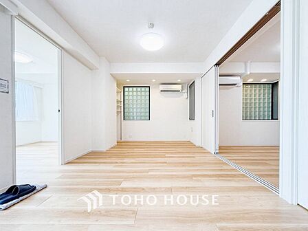 光と風があふれる開放的なリビングダイニングには自然と家族みんなが集まってきます。