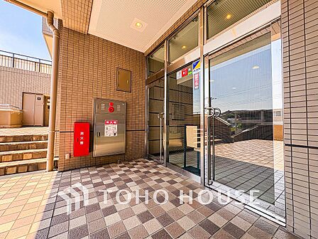 住む人や訪れる人やさしくエスコートする玄関アプローチ。