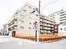 外観：前面道路含む現地写真『快適』は「家」と「街」と「環境」が調和した時に訪れるだと改めて感じさせてくれます。
