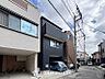 外観：モダンでスタイリッシュなデザインが閑静な住宅街に映える住戸。