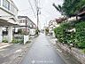 外観：前面道路含む現地写真『快適』は「家」と「街」と「環境」が調和した時に訪れるだと改めて感じさせてくれます。