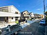 外観：前面道路含む現地写真『快適』は「家」と「街」と「環境」が調和した時に訪れるだと改めて感じさせてくれます。