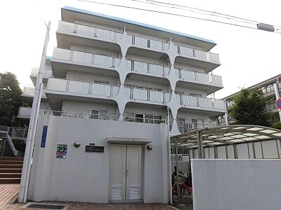 外観：落ち着いた街並みに馴染む外観です。家族が安心して暮らせる穏やかな住環境です