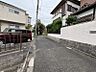 その他：開放感のある前面道路。車の出し入れも安心で小さなお子様も安全です。