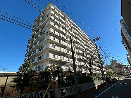 高台の閑静な住宅街に立地。恵比寿駅、目黒駅を利用できどこでも快適アクセス!