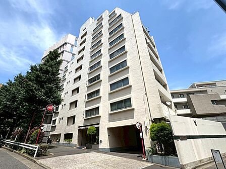 「五反田」駅「目黒」駅が最寄り駅！複数路線利用可！白い外壁が爽やかな外観です。