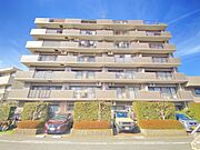 自然の光と風に包まれた、温もりあふれる理想の住環境です。