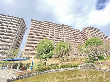 会話が弾む、暮らしが愉しくなる、安らぎの 場所としてこの邸宅で始まるストーリーを想像してみてください。