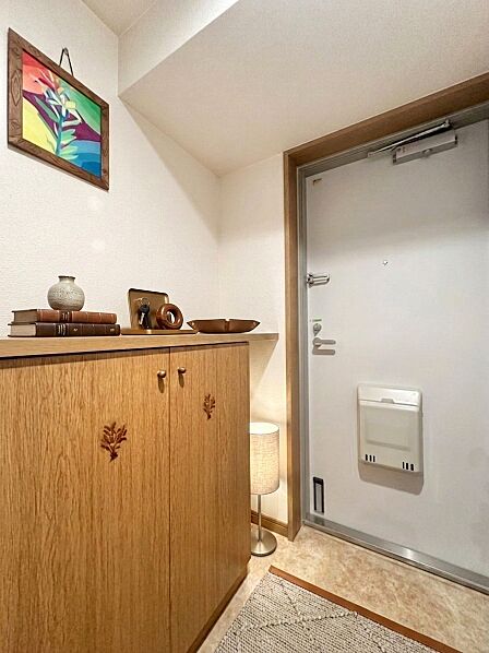 本画像はCGで既存家具を削除し、家具配置を再現したイメージ画像です。実際に現地に家具や照明は置かれておりません。また、価格に家具や照明の費用は含まれておりません。