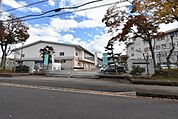 長命ケ丘中学校まで徒歩7分