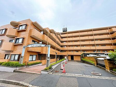 価格には消費税を含みます。自社物件につき随時ご案内可能。内覧希望の方はお電話ください。