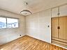子供部屋：【リフォーム中】2階南側洋室です。床材・壁紙・建具を交換いたします。