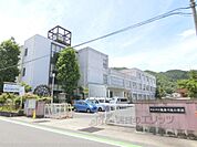 能登川南小学校まで1100メートル