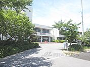 城北小学校まで1300メートル