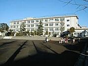 小学校「市立富士見小学校まで1100m」