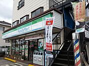コンビニ「ファミリーマートまで780m」