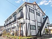 ペンション風な外観。電動シャッター付です。