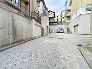 周辺は閑静な住宅街につき落ち着いた環境です。