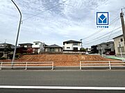 大通りから離れた静かな住宅街。車通りも少なく安心です＾＾
