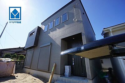 外観:家計にも環境にも優しいオール電化住宅^^カースペース3台分を確保^^マイカー用に、お客さま用に^^ 外観:家計にも環境にも優しいオール電化住宅^^カースペース3台分を確保^^マイカー用に、お客さま用に^^