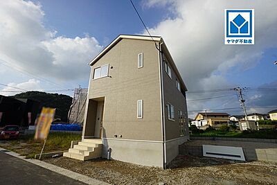 外観:和室含む5SLDK^^南向き、全室2面採光で日当たり、風通し良好です^^新生活におススメな物件をご紹介させていただきます^^ 外観:和室含む5SLDK^^南向き、全室2面採光で日当たり、風通し良好です^^新生活におススメな物件をご紹介させていただきます^^