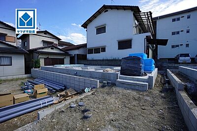外観:現地(2026年10月2日)撮影。ダイニング上部が吹抜になった明るい空間^^各居室収納、パントリー、WIC付き^^ 外観:現地(2026年10月2日)撮影。ダイニング上部が吹抜になった明るい空間^^各居室収納、パントリー、WIC付き^^