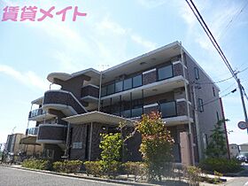 ウィステリア・レイ2番館  ｜ 三重県員弁郡東員町大字六把野新田（賃貸マンション2LDK・1階・55.66㎡） その1