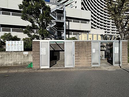 ゴミ置き場です!扉がしっかりしているので、鳥などの影響を受ける心配もございません◎