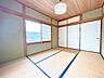 洋室：【内外装リフォーム中9/28更新】2階西側6帖の居室です。こちら洋室にリフォームいたします。クロス貼り、フロアタイル仕上げ、LED照明交換