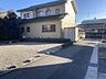 外観：前面道路の幅員にゆとりがあり、車での移動や出入りがとてもスムーズ。周辺は静かな住環境が広がっており住み心地良好です。
