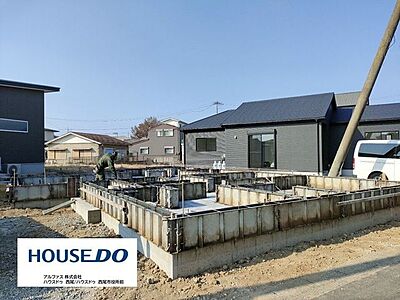 外観：新築建売現場です！まだ未完成のため定期的に写真を更新していきますので完成までお楽しみに！完成前でも購入お申込み可能ですので気になる方はお気軽にお問合わせください♪