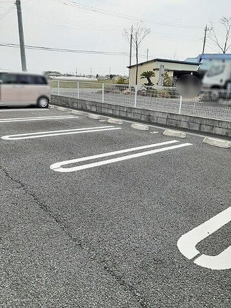 画像16:駐車場