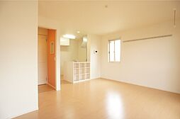 ロイヤル クレール B 2階1LDKのリビング/ダイニング