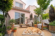 四季豊かなお庭。大型犬ものびのび遊べる広さがあり、週末はBBQも楽しめます。※家具やペットはCGによるイメージです。