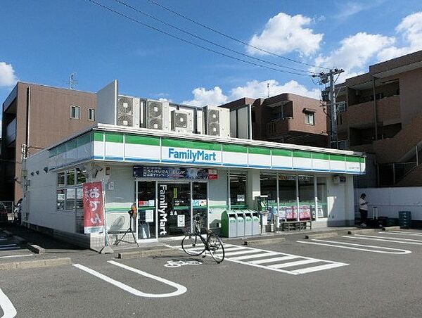 画像16:ファミリーマート 中小田井二丁目店（648m）