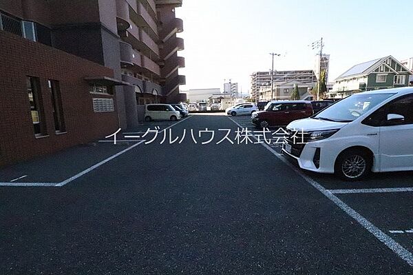 画像14:駐車場