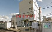 高槻市立真上小学校 595m