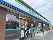 ファミリーマートJR総持寺駅南店 67m